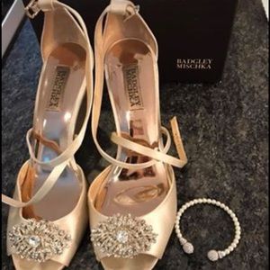 Badgley Mischka bridal shoes ivory satin size 8